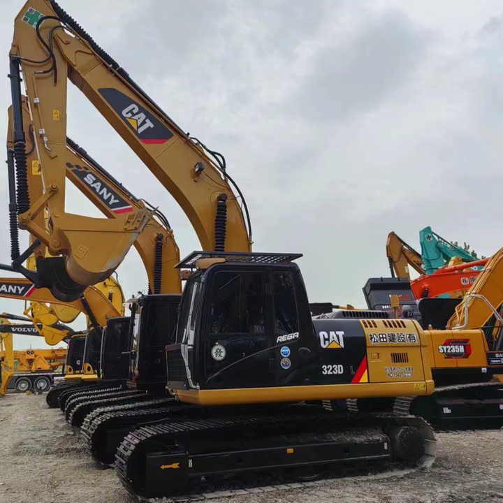 Used Digger CAT 323D2L Construction Machinery Construction Digger Used CAT 323D2L Cheap Excavator - Pelle sur chenille: photos 1 Used Digger CAT 323D2L Construction Machinery Construction Digger Used CAT 323D2L Cheap Excavator - Pelle sur chenille: photos 1