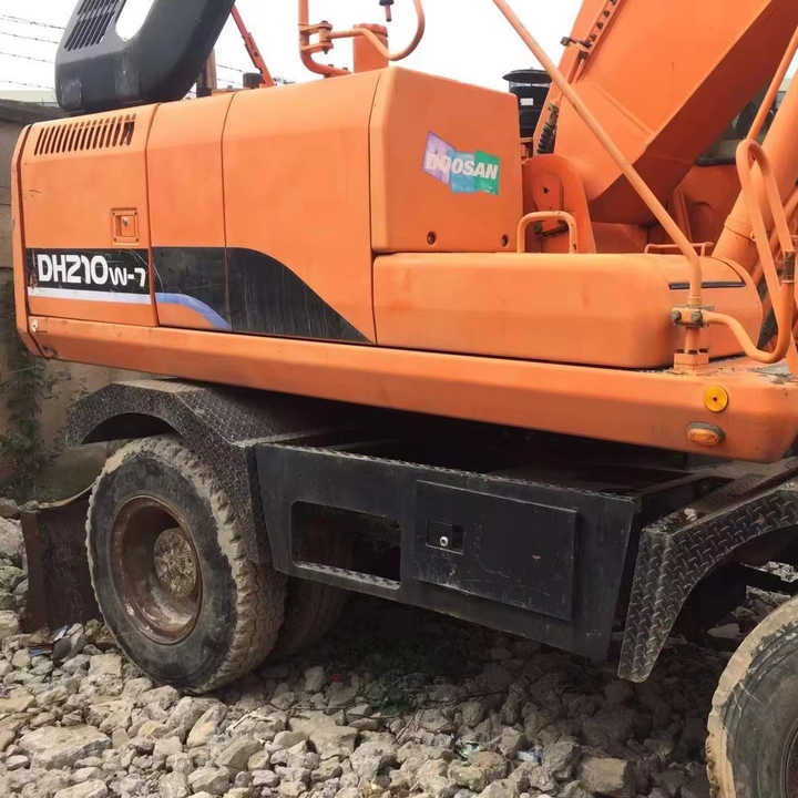 Used Digger Doosan Dh210w-7 Construction Machinery Construction Digger Used Doosan Dh210w-7 Cheap Excavator - Pelle sur pneus: photos 2 Used Digger Doosan Dh210w-7 Construction Machinery Construction Digger Used Doosan Dh210w-7 Cheap Excavator - Pelle sur pneus: photos 2