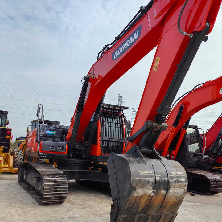 Used Doosan DX225LC-9C Hydraulic Excavator 25 Ton Doosan Dx225 Crawler Excavator with Excellent Performance Low Price for Sale - Pelle: photos 1 Used Doosan DX225LC-9C Hydraulic Excavator 25 Ton Doosan Dx225 Crawler Excavator with Excellent Performance Low Price for Sale - Pelle: photos 1
