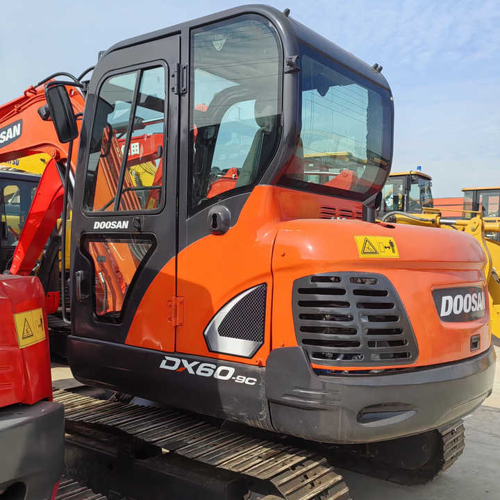 Used Doosan Mini Excavator DoOSAN DX60-9 6tons Small Excavator for Sale High Quality Doosan Dx60 70 75 Mini Excavator on Sale - Mini pelle: photos 1 Used Doosan Mini Excavator DoOSAN DX60-9 6tons Small Excavator for Sale High Quality Doosan Dx60 70 75 Mini Excavator on Sale - Mini pelle: photos 1