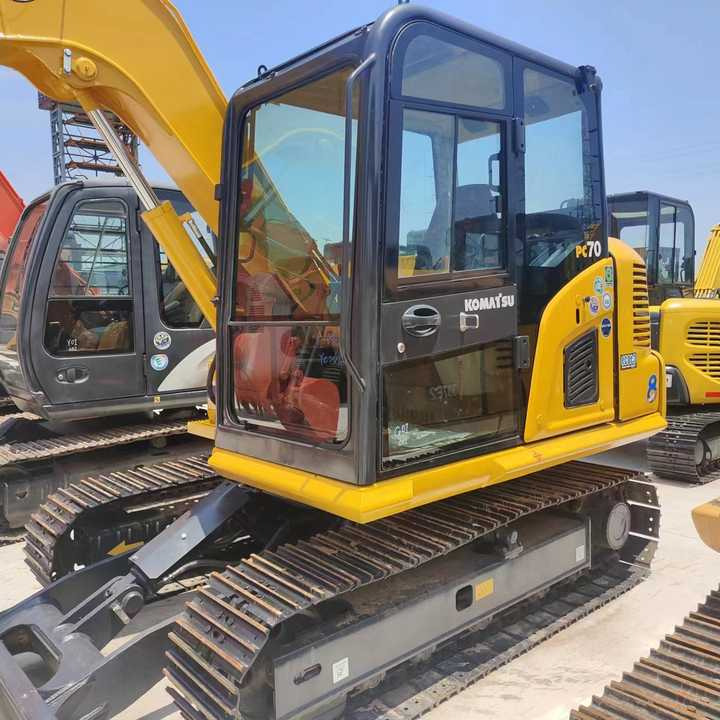 Used Excavator KOMATSU PC70-8 Construction Machinery Excavator PC70-8 PC60 PC70 Excavators for Sale at Negotiable Price - Pelle sur chenille: photos 1 Used Excavator KOMATSU PC70-8 Construction Machinery Excavator PC70-8 PC60 PC70 Excavators for Sale at Negotiable Price - Pelle sur chenille: photos 1