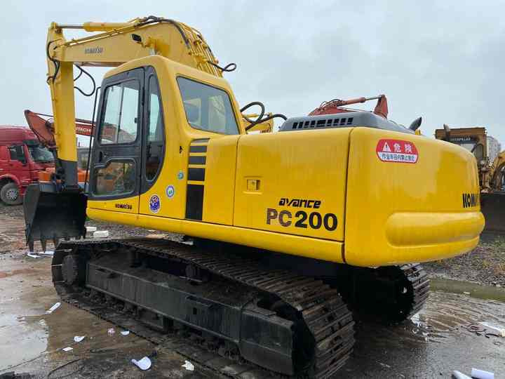 Used Good Quality Japan Original PC220-6 in Good Condition PC220-6 Komatsu - Pelle sur chenille: photos 2 Used Good Quality Japan Original PC220-6 in Good Condition PC220-6 Komatsu - Pelle sur chenille: photos 2