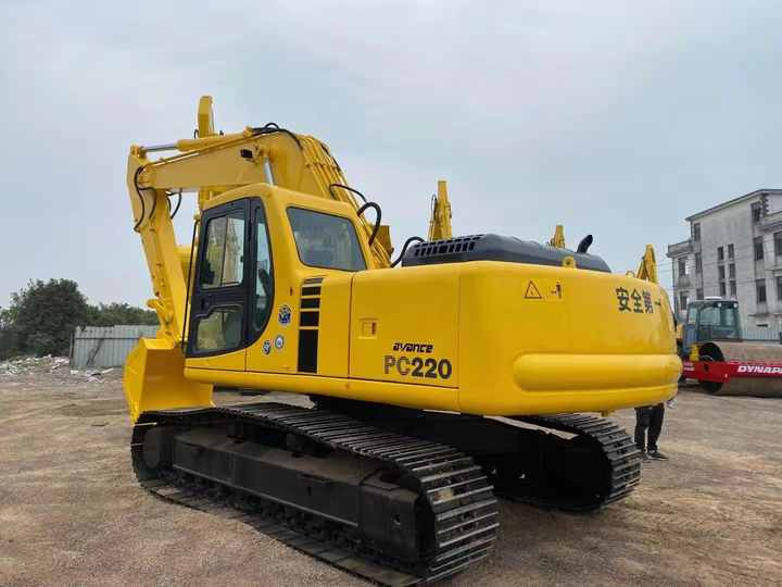 Used Good Quality Japan Original PC220-6 in Good Condition PC220-6 Komatsu - Pelle sur chenille: photos 3 Used Good Quality Japan Original PC220-6 in Good Condition PC220-6 Komatsu - Pelle sur chenille: photos 3