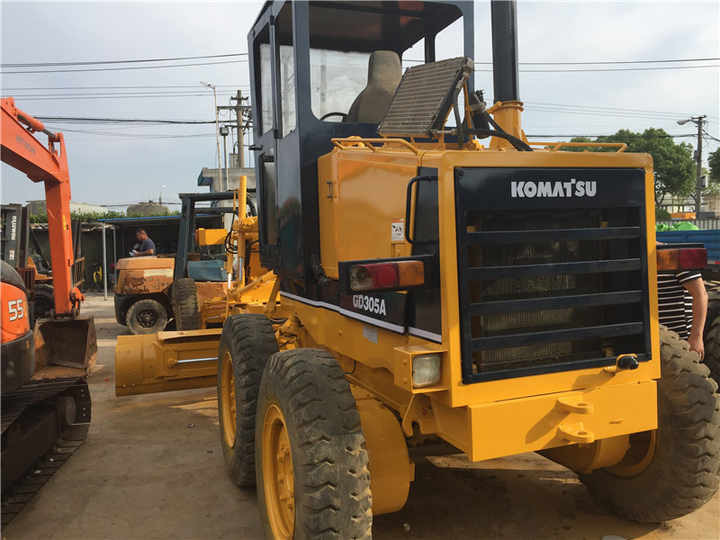 Used Komatsu GD305 Motor Grader Cheap Price Komatsu Road Grader GD305 Good Condition in China - Niveleuse: photos 4 Used Komatsu GD305 Motor Grader Cheap Price Komatsu Road Grader GD305 Good Condition in China - Niveleuse: photos 4