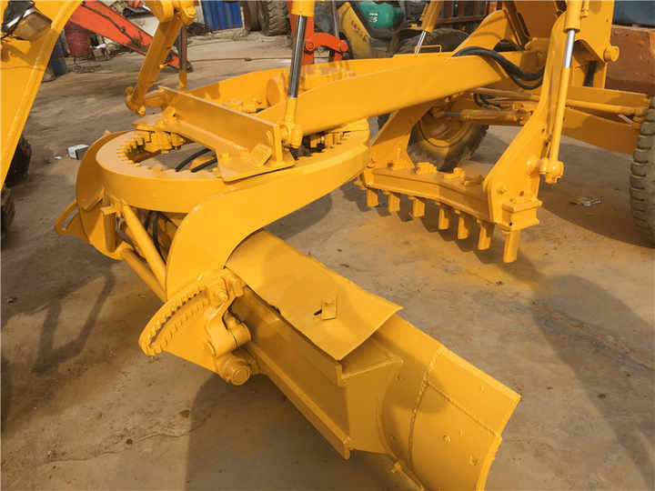 Used Komatsu GD305 Motor Grader Cheap Price Komatsu Road Grader GD305 Good Condition in China - Niveleuse: photos 2 Used Komatsu GD305 Motor Grader Cheap Price Komatsu Road Grader GD305 Good Condition in China - Niveleuse: photos 2