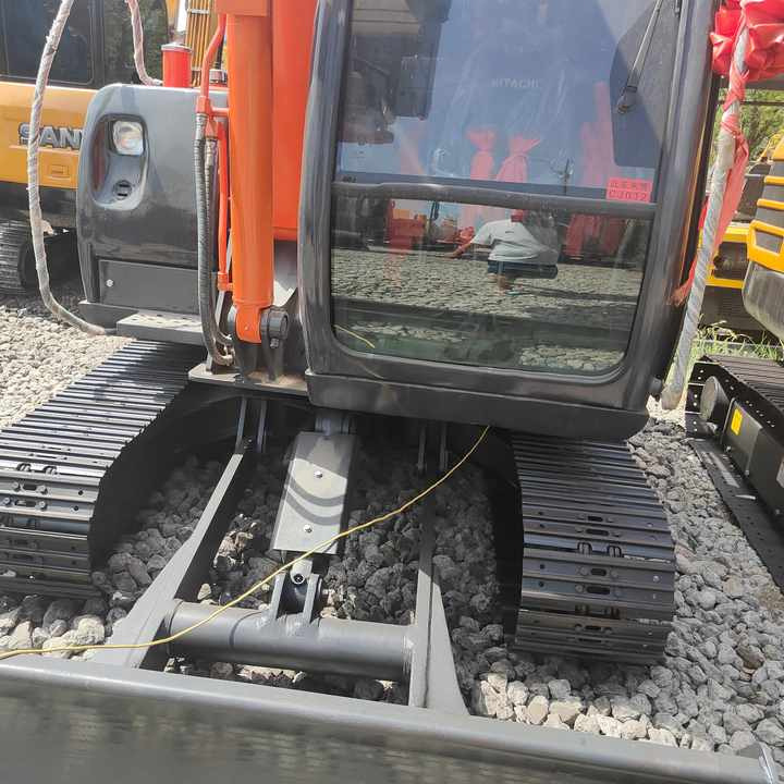 Used Original Japan Brand Hitachi Zx60 Excavator for Sale - Pelle sur chenille: photos 3 Used Original Japan Brand Hitachi Zx60 Excavator for Sale - Pelle sur chenille: photos 3