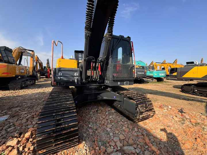 Used VOLVO EC210 Excavators Hydraulic Excavators - Pelle sur chenille: photos 3 Used VOLVO EC210 Excavators Hydraulic Excavators - Pelle sur chenille: photos 3