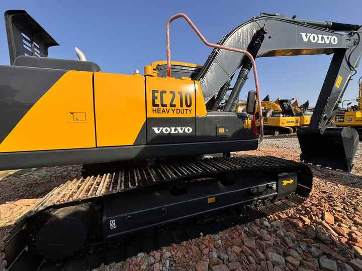 Used VOLVO EC210 Excavators Hydraulic Excavators - Pelle sur chenille: photos 2 Used VOLVO EC210 Excavators Hydraulic Excavators - Pelle sur chenille: photos 2