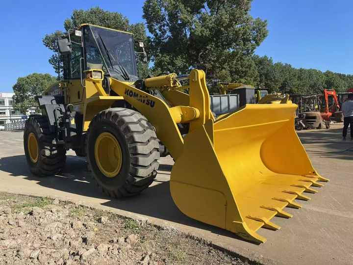 Used komatsu Wa320-5 Wheel Loader Second Hand Machine Popular Brand komatsu Hydraulic Machinery - Chargeuse sur pneus: photos 3 Used komatsu Wa320-5 Wheel Loader Second Hand Machine Popular Brand komatsu Hydraulic Machinery - Chargeuse sur pneus: photos 3