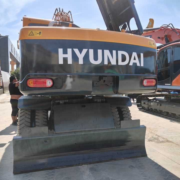 Well-Maintained Hyundai 210-9Used Wheel Excavator Construction Machine | No Major Repairs | Price Negotiable - Pelle sur pneus: photos 2 Well-Maintained Hyundai 210-9Used Wheel Excavator Construction Machine | No Major Repairs | Price Negotiable - Pelle sur pneus: photos 2