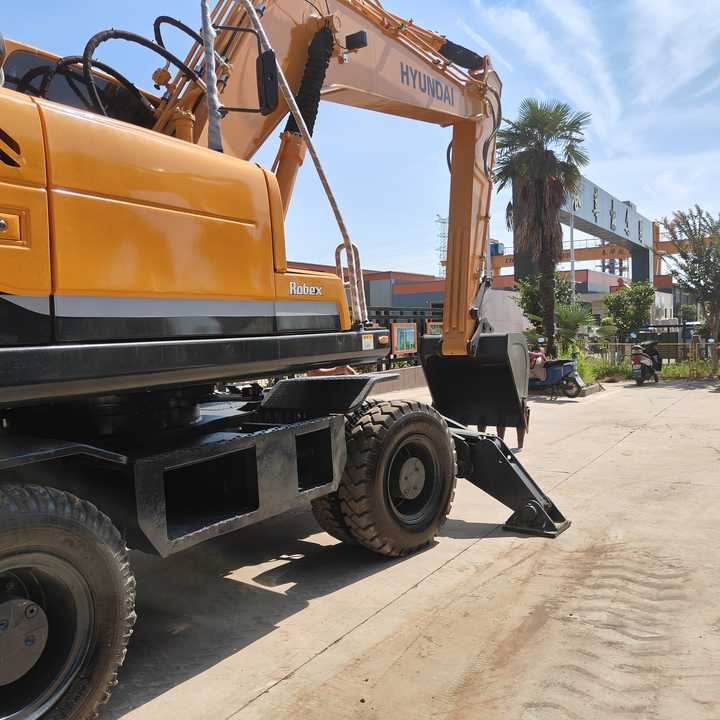 Well-Maintained Hyundai 210-9Used Wheel Excavator Construction Machine | No Major Repairs | Price Negotiable - Pelle sur pneus: photos 1 Well-Maintained Hyundai 210-9Used Wheel Excavator Construction Machine | No Major Repairs | Price Negotiable - Pelle sur pneus: photos 1