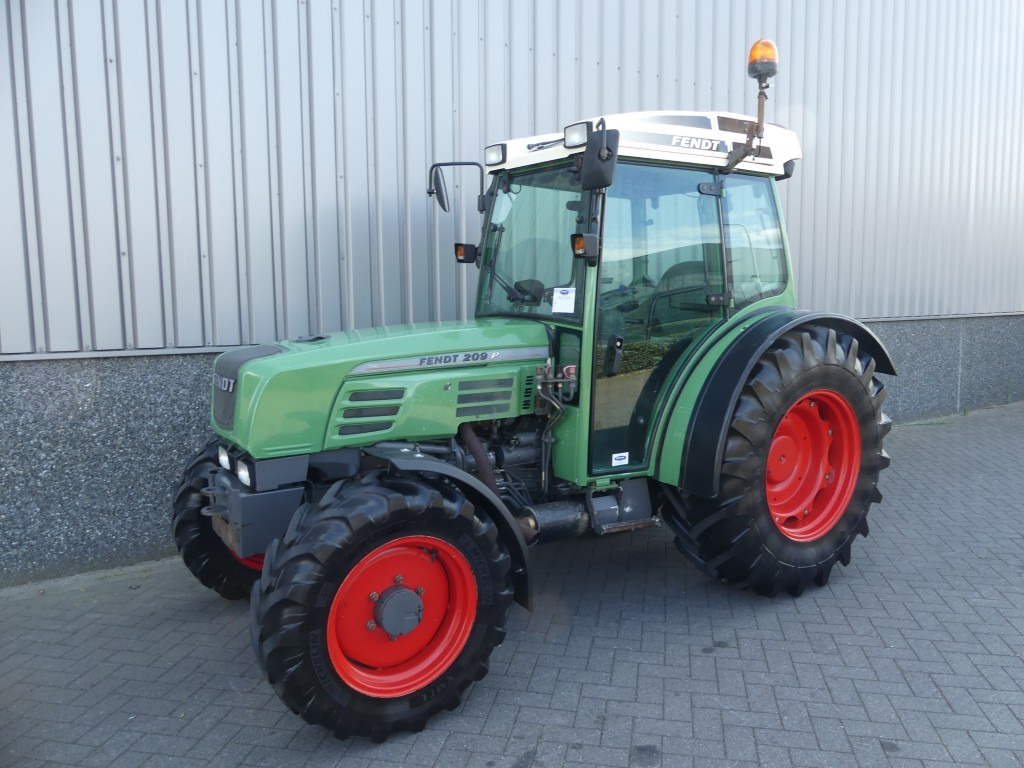 Fendt 209P - Micro tracteur: photos 1 Fendt 209P - Micro tracteur: photos 1