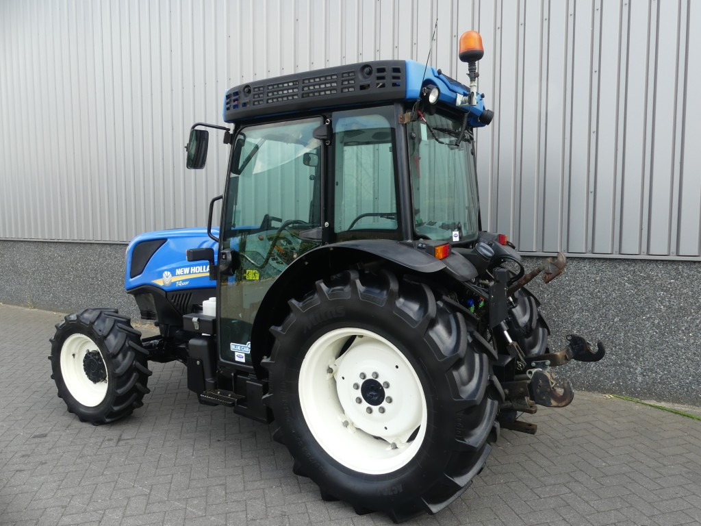 New Holland T4.100F - Micro tracteur: photos 3 New Holland T4.100F - Micro tracteur: photos 3