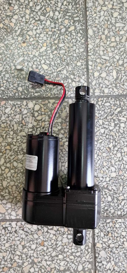 Siłownik elektryczny Topliner Deutz Fahr 5690 6090 1602_7276 - Pièces de rechange pour Machine agricole: photos 1 Siłownik elektryczny Topliner Deutz Fahr 5690 6090 1602_7276 - Pièces de rechange pour Machine agricole: photos 1