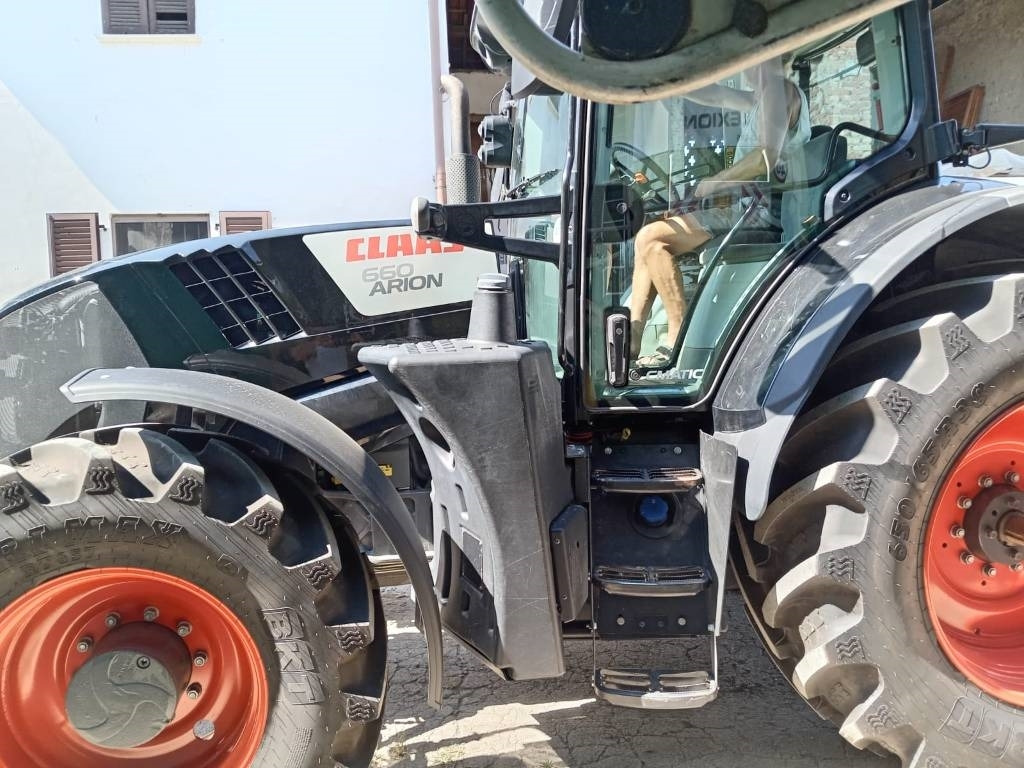 Claas Arion 660 CMATIC - Tracteur agricole: photos 4 Claas Arion 660 CMATIC - Tracteur agricole: photos 4