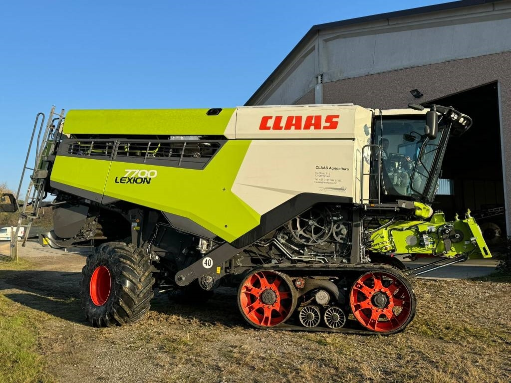 Claas LEXION 7700 TT RISO - Moissonneuse-batteuse: photos 1 Claas LEXION 7700 TT RISO - Moissonneuse-batteuse: photos 1