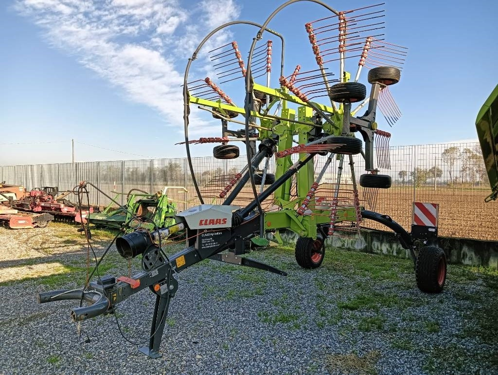 Claas LINER 2600 TREND - Faneuse: photos 1 Claas LINER 2600 TREND - Faneuse: photos 1