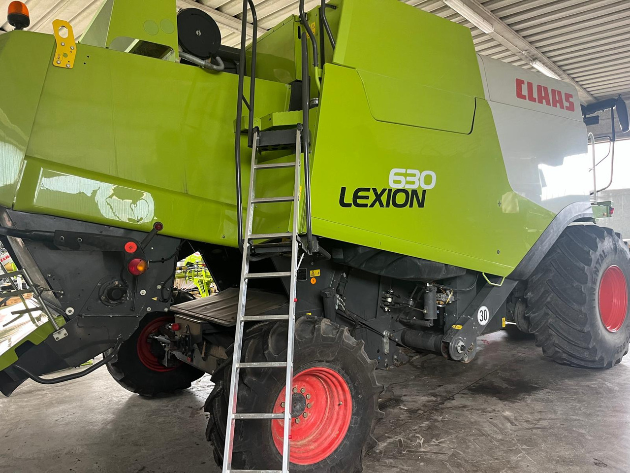 Claas Lexion 630 Montana - Moissonneuse-batteuse: photos 4 Claas Lexion 630 Montana - Moissonneuse-batteuse: photos 4