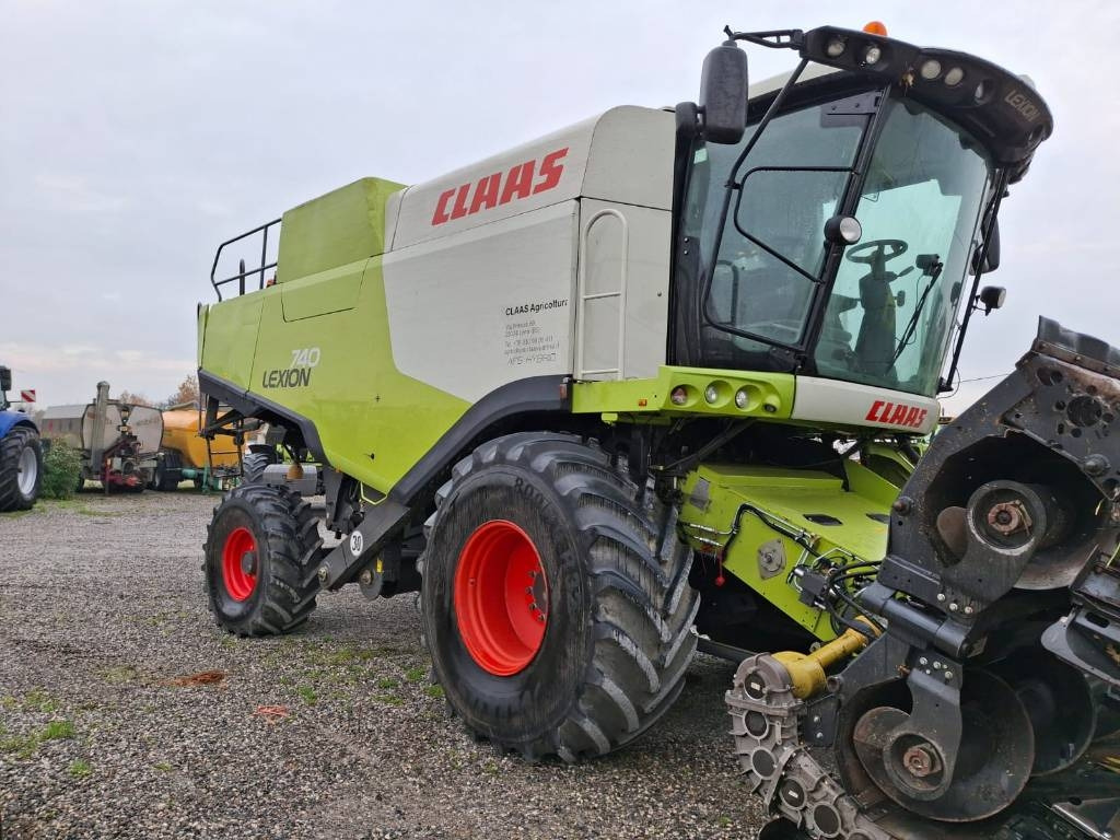 Claas Lexion 740 - Moissonneuse-batteuse: photos 1 Claas Lexion 740 - Moissonneuse-batteuse: photos 1