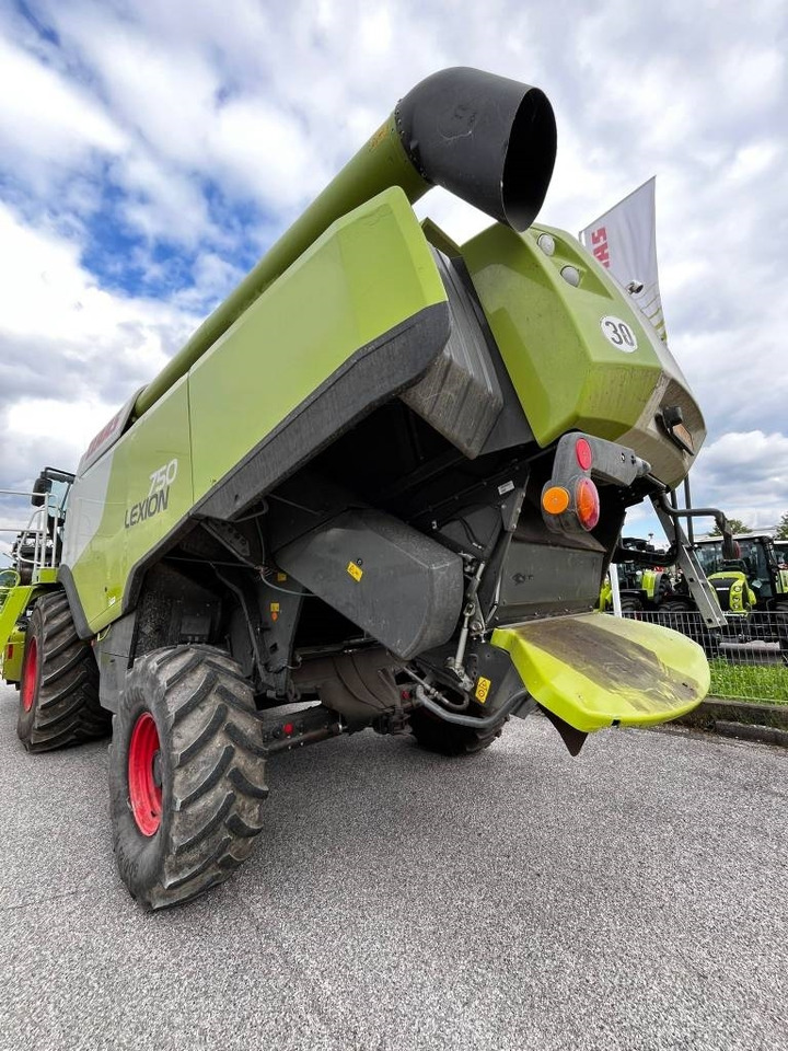 Claas Lexion 750 - Moissonneuse-batteuse: photos 2 Claas Lexion 750 - Moissonneuse-batteuse: photos 2