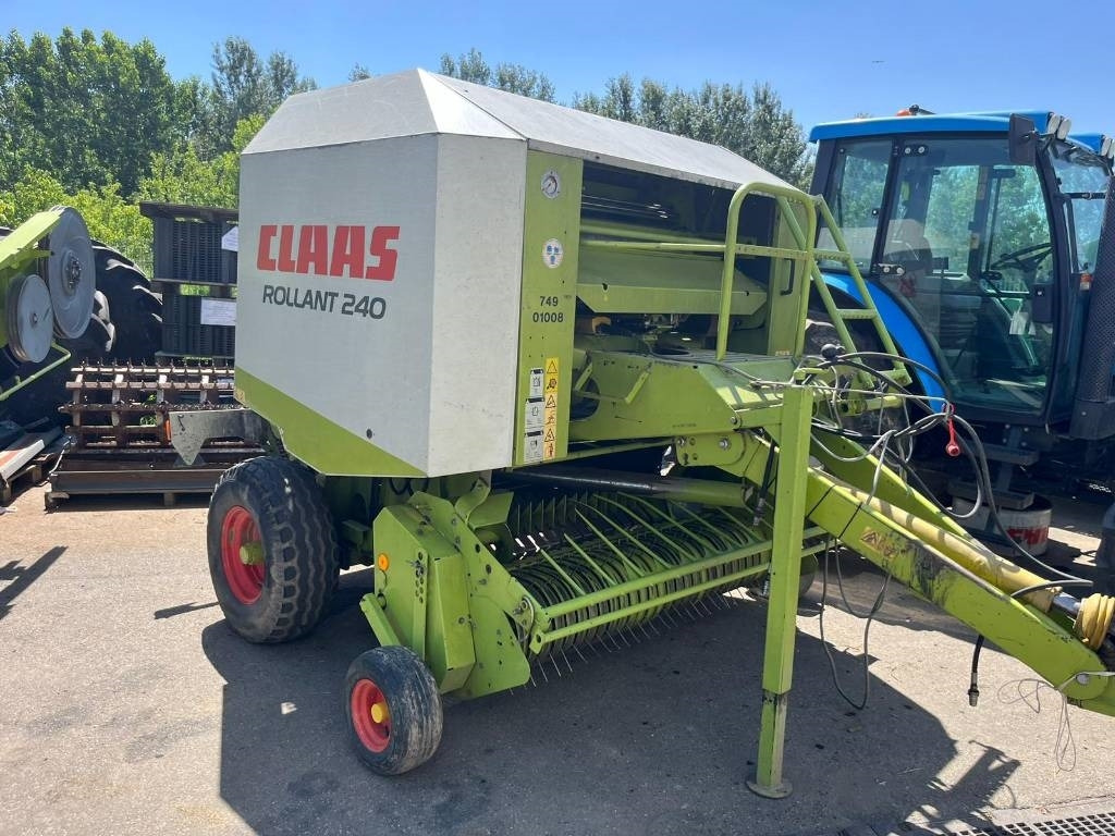 Claas Rollant 240 - Presse à balles rondes: photos 1 Claas Rollant 240 - Presse à balles rondes: photos 1