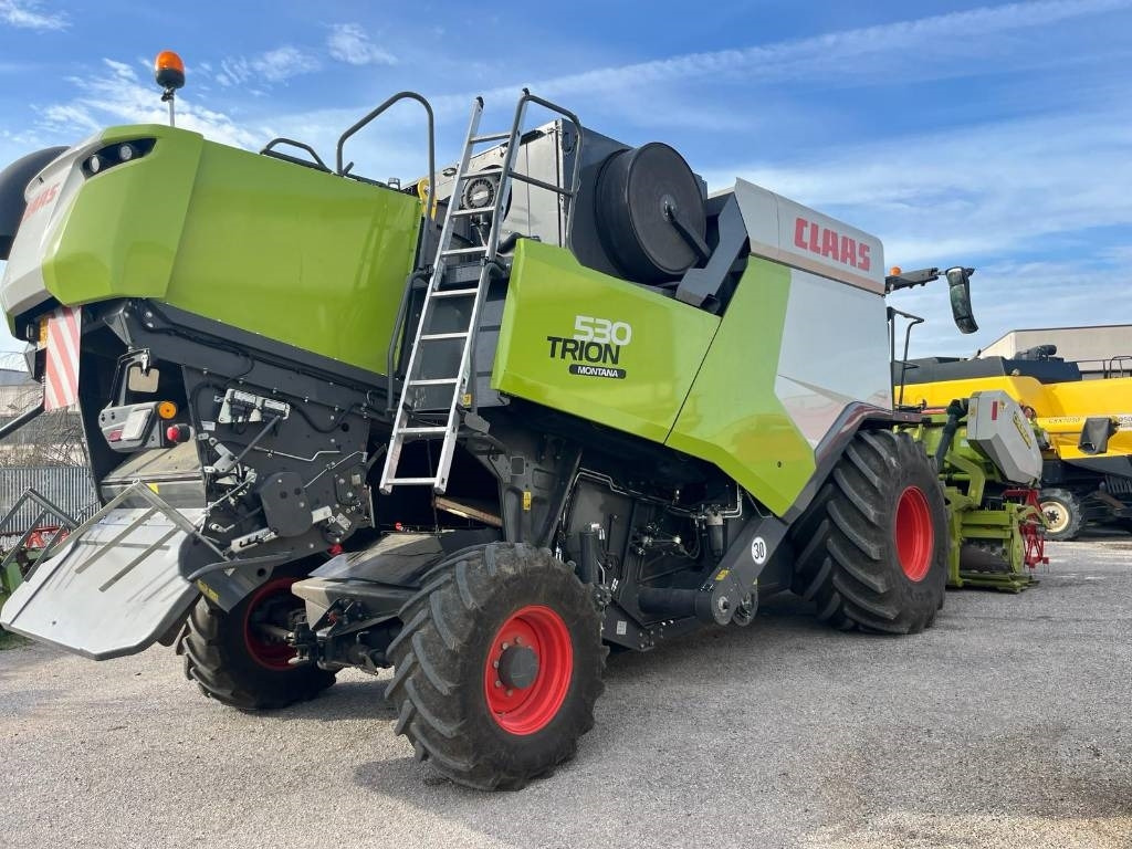 Claas TRION 530 MONTANA - Moissonneuse-batteuse: photos 1 Claas TRION 530 MONTANA - Moissonneuse-batteuse: photos 1