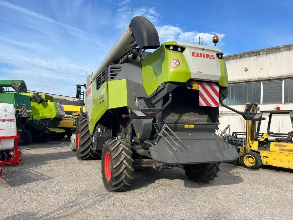 Claas TRION 530 MONTANA - Moissonneuse-batteuse: photos 2 Claas TRION 530 MONTANA - Moissonneuse-batteuse: photos 2