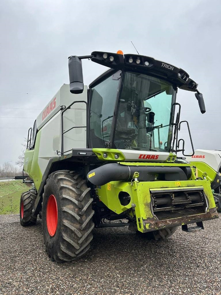 Claas Trion 530 - Moissonneuse-batteuse: photos 1 Claas Trion 530 - Moissonneuse-batteuse: photos 1