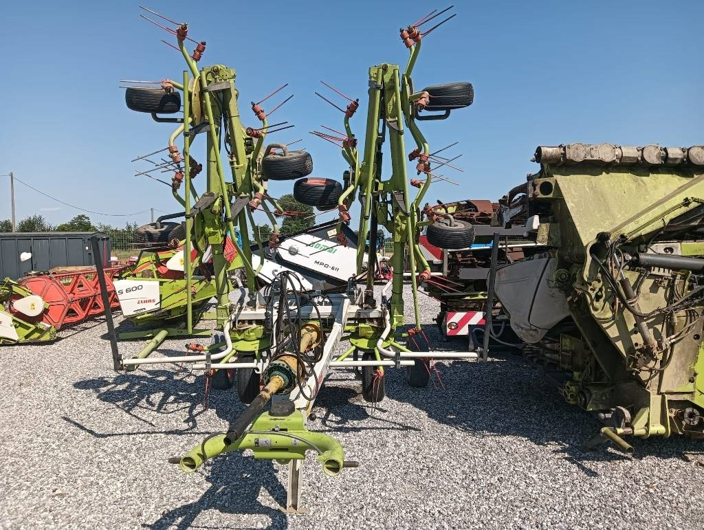 Claas Volto 900 T - Faneuse: photos 1 Claas Volto 900 T - Faneuse: photos 1