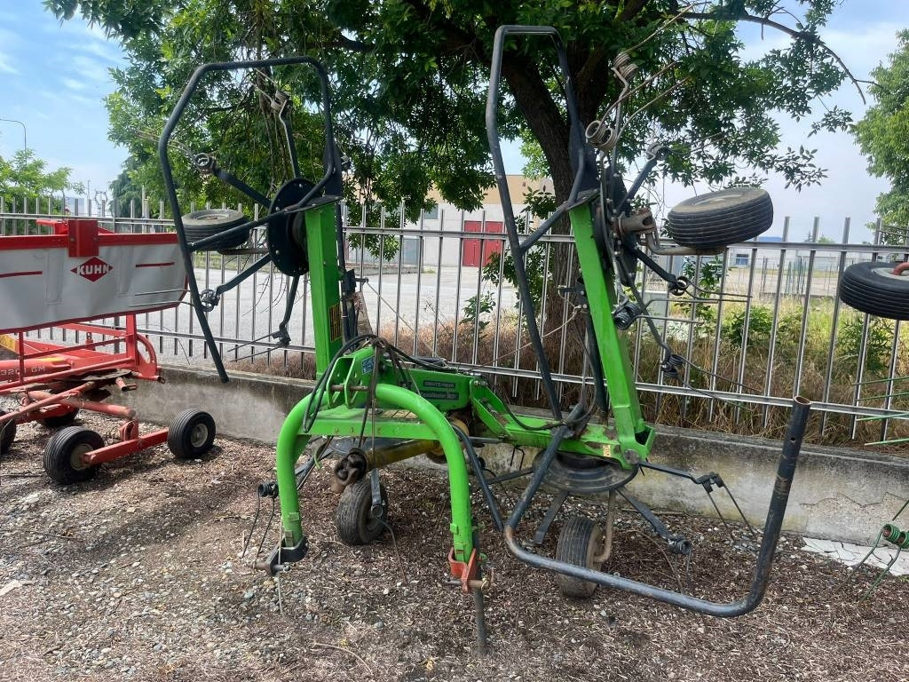 Deutz-fahr 5221 - Faneuse: photos 3 Deutz-fahr 5221 - Faneuse: photos 3