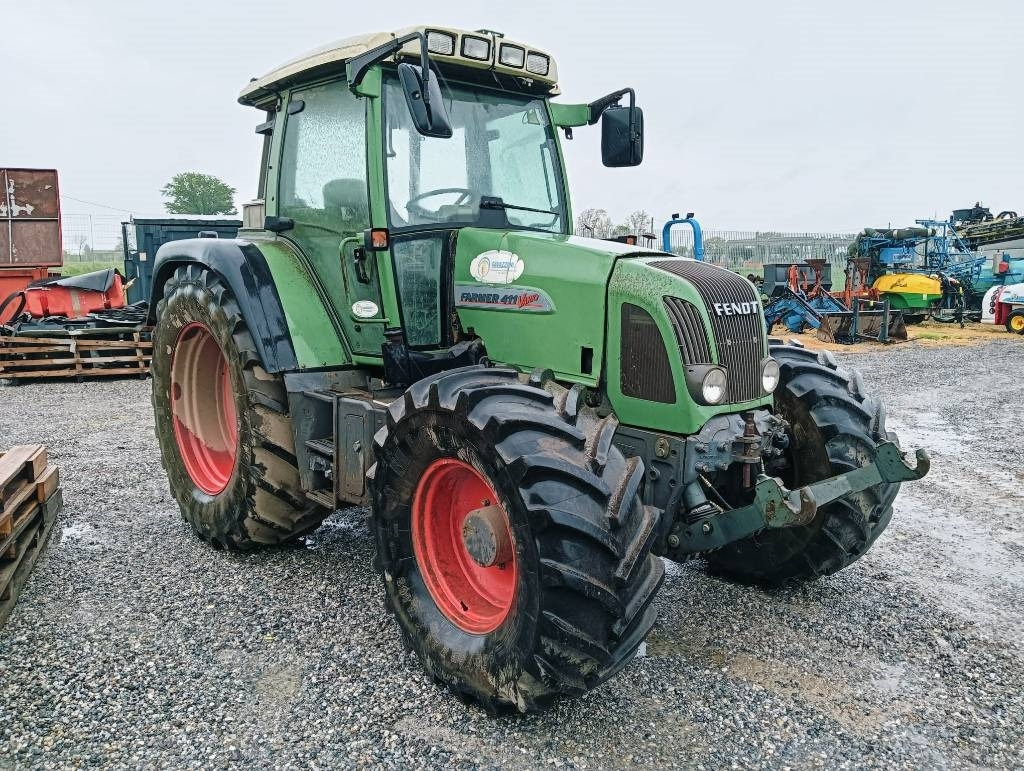 Fendt Farmer 411 Vario - Tracteur agricole: photos 1 Fendt Farmer 411 Vario - Tracteur agricole: photos 1