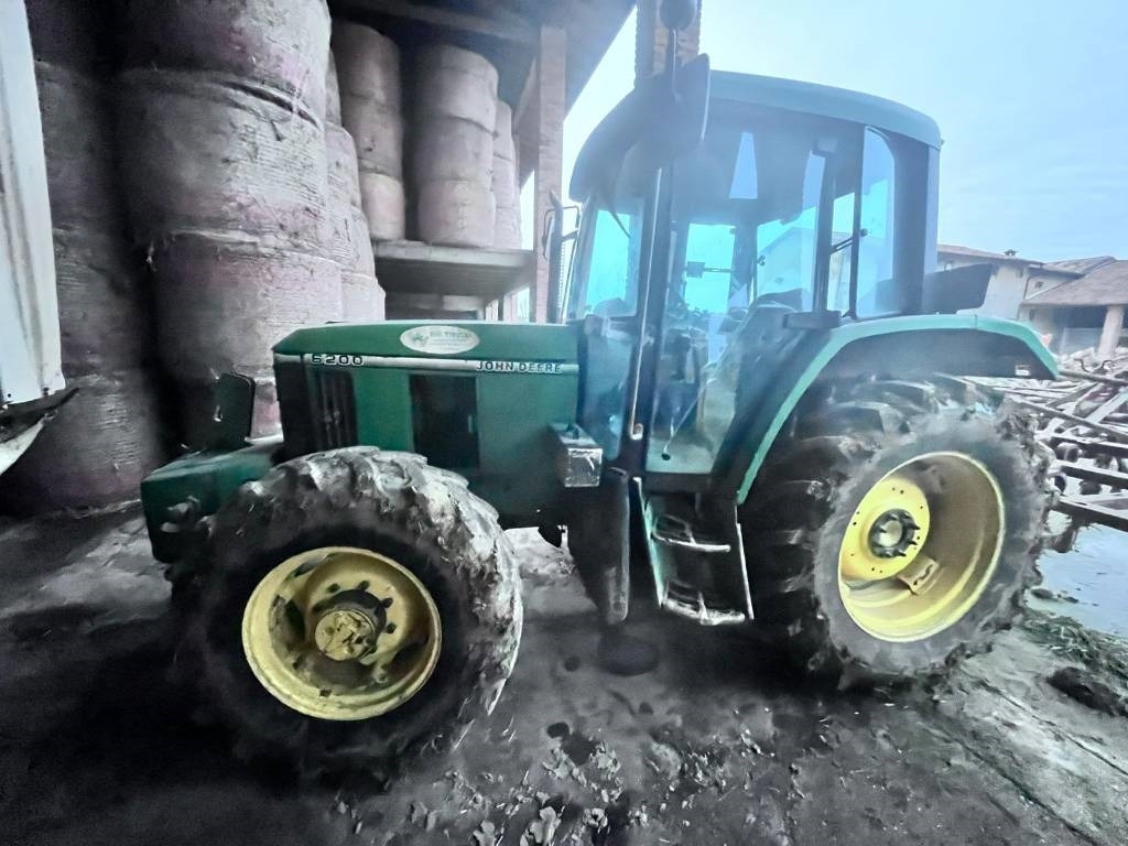 John Deere 6200 - Tracteur agricole: photos 1 John Deere 6200 - Tracteur agricole: photos 1