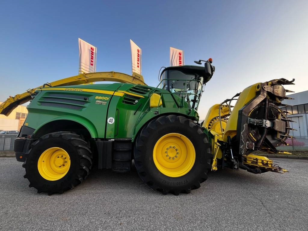 John Deere 8800 - Ensileuse: photos 1 John Deere 8800 - Ensileuse: photos 1