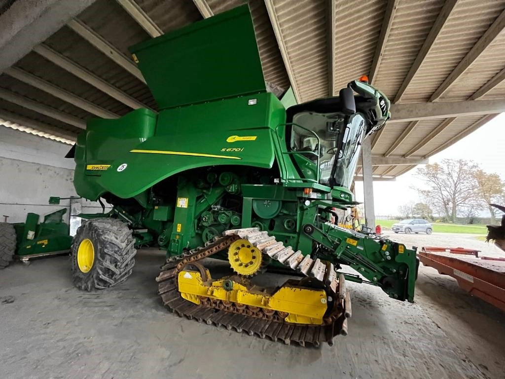 John Deere S 670 i RISO - Moissonneuse-batteuse: photos 1 John Deere S 670 i RISO - Moissonneuse-batteuse: photos 1