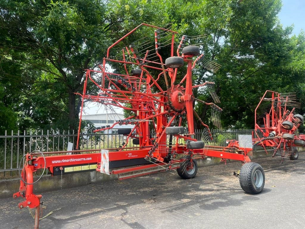 Kuhn GA 8121 - Faneuse: photos 1 Kuhn GA 8121 - Faneuse: photos 1