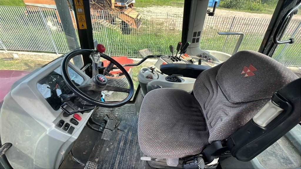 Massey Ferguson 5470 - Tracteur agricole: photos 3 Massey Ferguson 5470 - Tracteur agricole: photos 3