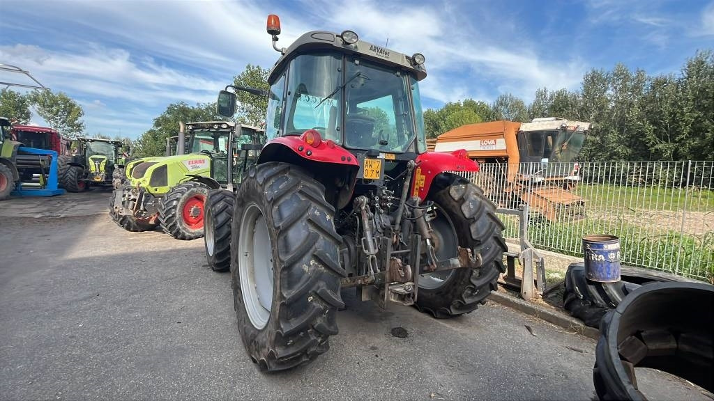 Massey Ferguson 5470 - Tracteur agricole: photos 4 Massey Ferguson 5470 - Tracteur agricole: photos 4
