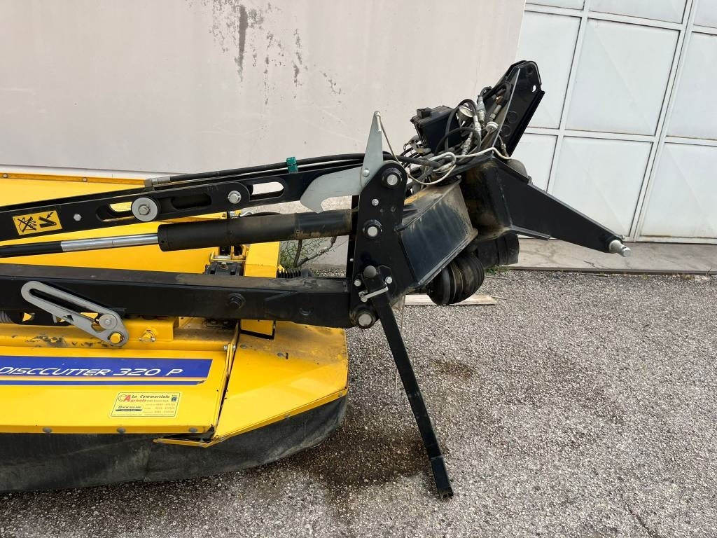 New Holland DISCOCUTTER 320 P - Faucheuse: photos 1 New Holland DISCOCUTTER 320 P - Faucheuse: photos 1