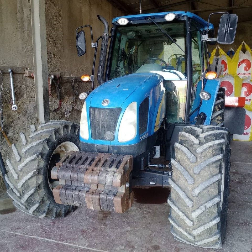 New Holland T 5050 - Tracteur agricole: photos 2 New Holland T 5050 - Tracteur agricole: photos 2