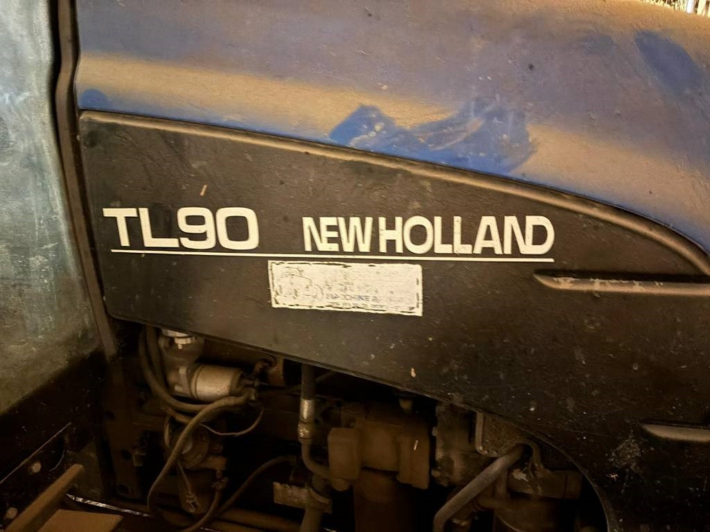 New Holland TL 90 - Tracteur agricole: photos 2 New Holland TL 90 - Tracteur agricole: photos 2