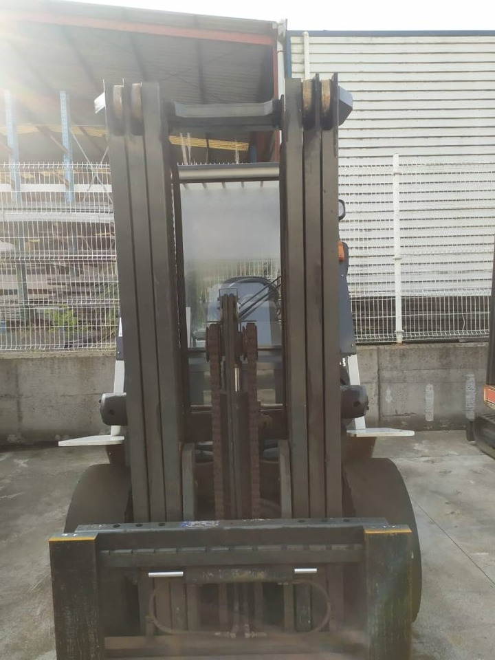 UniCarriers D1F4A40Q - Chariot élévateur diesel: photos 3 UniCarriers D1F4A40Q - Chariot élévateur diesel: photos 3