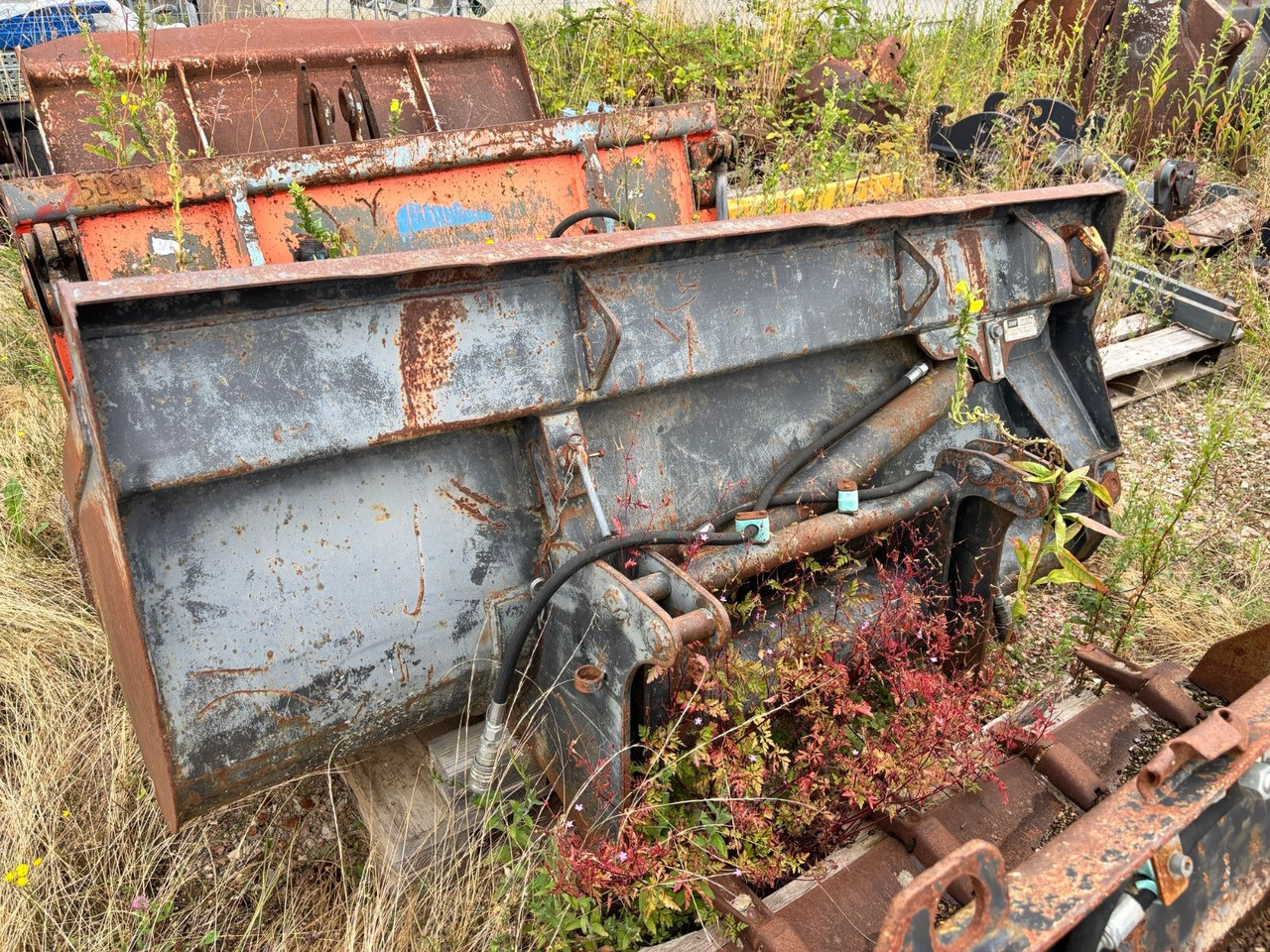 Schaeff Seitenkippschaufel - Chargeuse sur pneus: photos 2 Schaeff Seitenkippschaufel - Chargeuse sur pneus: photos 2