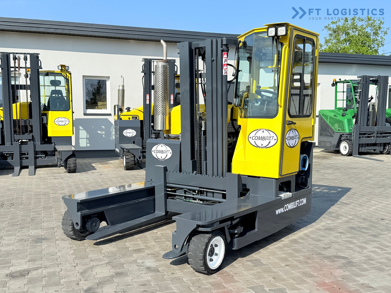 COMBILIFT C3000 / GAS / TRIPLEX - 4900MM / ONLY 1537 HOURS / FORK POSITIONER / CABIN / LIKE NEW - Chariot multidirectionnel: photos 1 COMBILIFT C3000 / GAS / TRIPLEX - 4900MM / ONLY 1537 HOURS / FORK POSITIONER / CABIN / LIKE NEW - Chariot multidirectionnel: photos 1