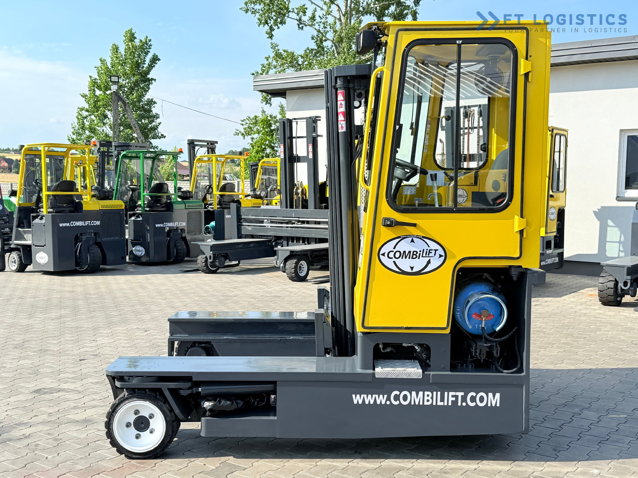 COMBILIFT C3000 / GAS / TRIPLEX - 4900MM / ONLY 1537 HOURS / FORK POSITIONER / CABIN / LIKE NEW - Chariot multidirectionnel: photos 3 COMBILIFT C3000 / GAS / TRIPLEX - 4900MM / ONLY 1537 HOURS / FORK POSITIONER / CABIN / LIKE NEW - Chariot multidirectionnel: photos 3
