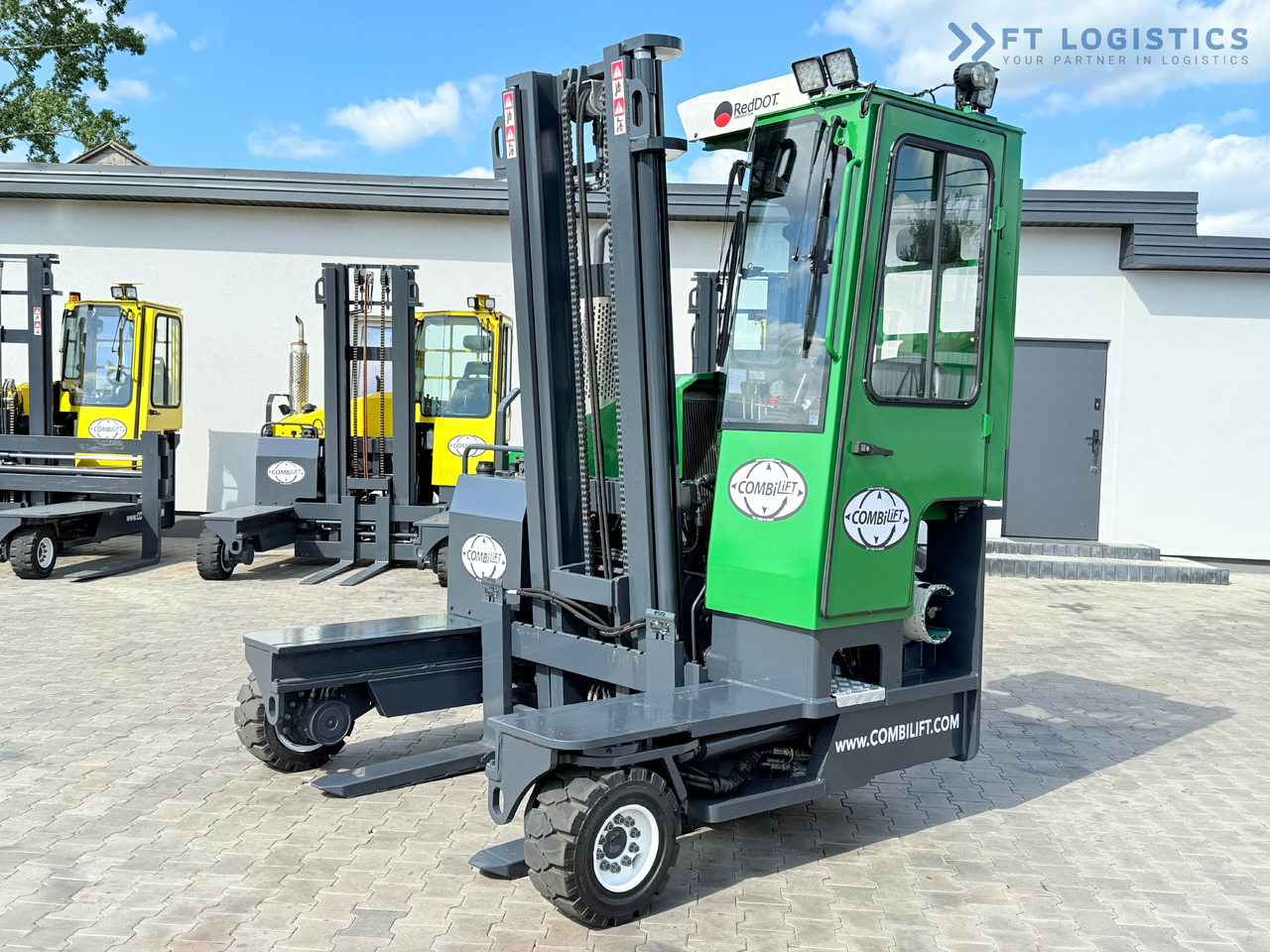 COMBILIFT C3500 / DUPLEX 4100MM / GAS / EXTENDABLE FORKS / CABIN / HEATING + AIR CONDITIONING / LIKE NEW - Chariot multidirectionnel: photos 1 COMBILIFT C3500 / DUPLEX 4100MM / GAS / EXTENDABLE FORKS / CABIN / HEATING + AIR CONDITIONING / LIKE NEW - Chariot multidirectionnel: photos 1