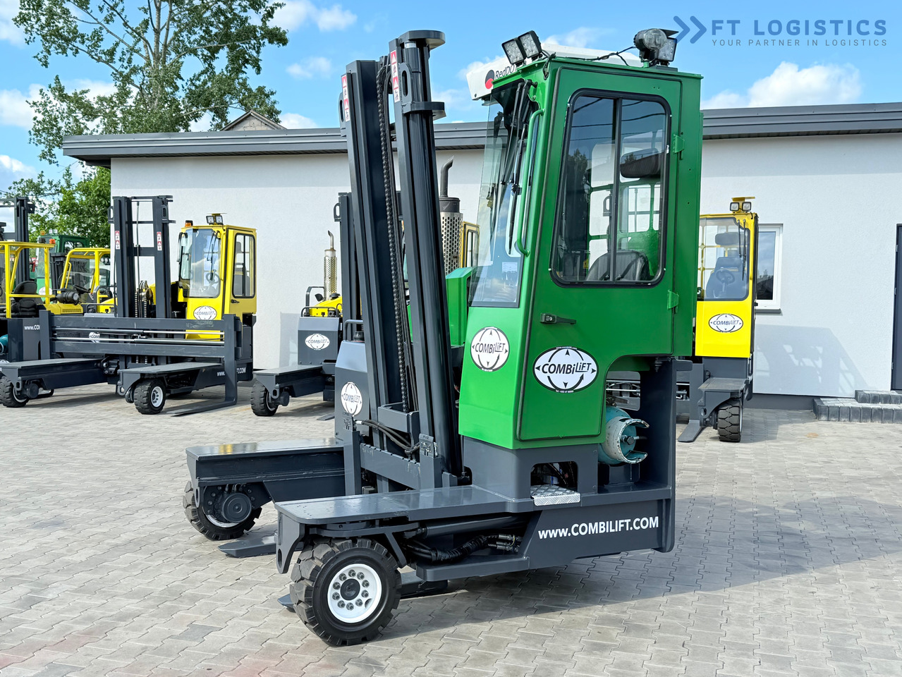 COMBILIFT C3500 / DUPLEX 4100MM / GAS / EXTENDABLE FORKS / CABIN / HEATING + AIR CONDITIONING / LIKE NEW - Chariot multidirectionnel: photos 3 COMBILIFT C3500 / DUPLEX 4100MM / GAS / EXTENDABLE FORKS / CABIN / HEATING + AIR CONDITIONING / LIKE NEW - Chariot multidirectionnel: photos 3