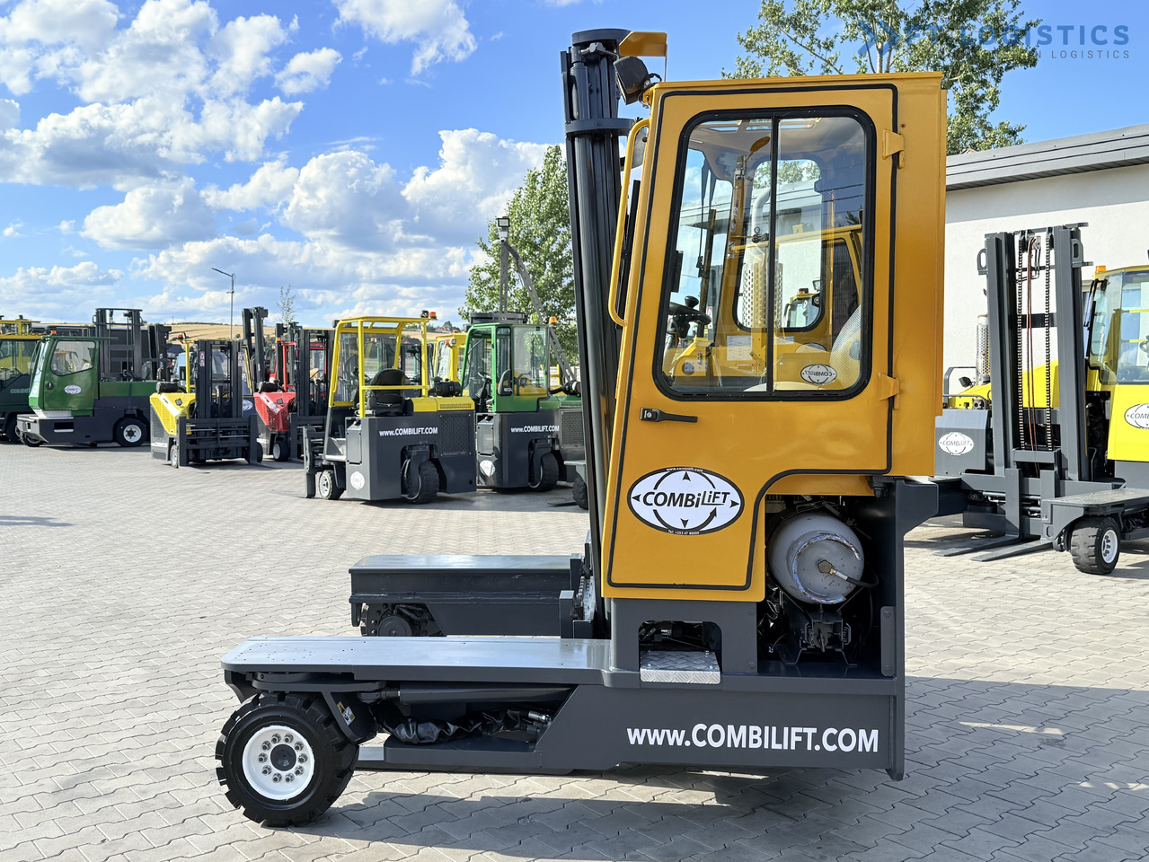 COMBILIFT C4000 / GAS / DUPLEX - 4100MM / SIDE SHIFT / FREE LIFT / FULL HEATED CABIN / ONLY 4223 HOURS / CONDITION – LIKE NEW! - Chariot multidirectionnel: photos 4 COMBILIFT C4000 / GAS / DUPLEX - 4100MM / SIDE SHIFT / FREE LIFT / FULL HEATED CABIN / ONLY 4223 HOURS / CONDITION – LIKE NEW! - Chariot multidirectionnel: photos 4