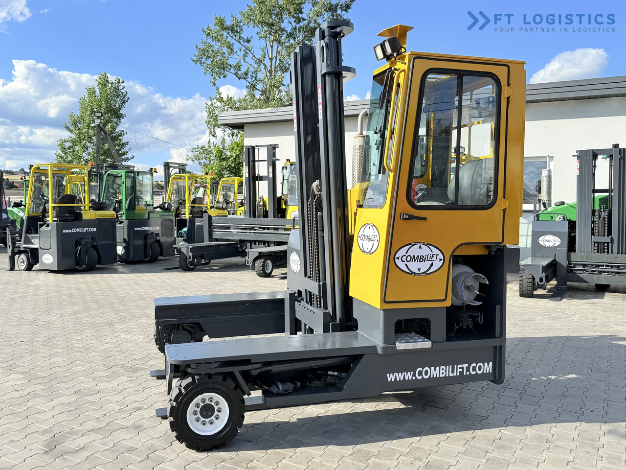 COMBILIFT C4000 / GAS / DUPLEX - 4100MM / SIDE SHIFT / FREE LIFT / FULL HEATED CABIN / ONLY 4223 HOURS / CONDITION – LIKE NEW! - Chariot multidirectionnel: photos 3 COMBILIFT C4000 / GAS / DUPLEX - 4100MM / SIDE SHIFT / FREE LIFT / FULL HEATED CABIN / ONLY 4223 HOURS / CONDITION – LIKE NEW! - Chariot multidirectionnel: photos 3