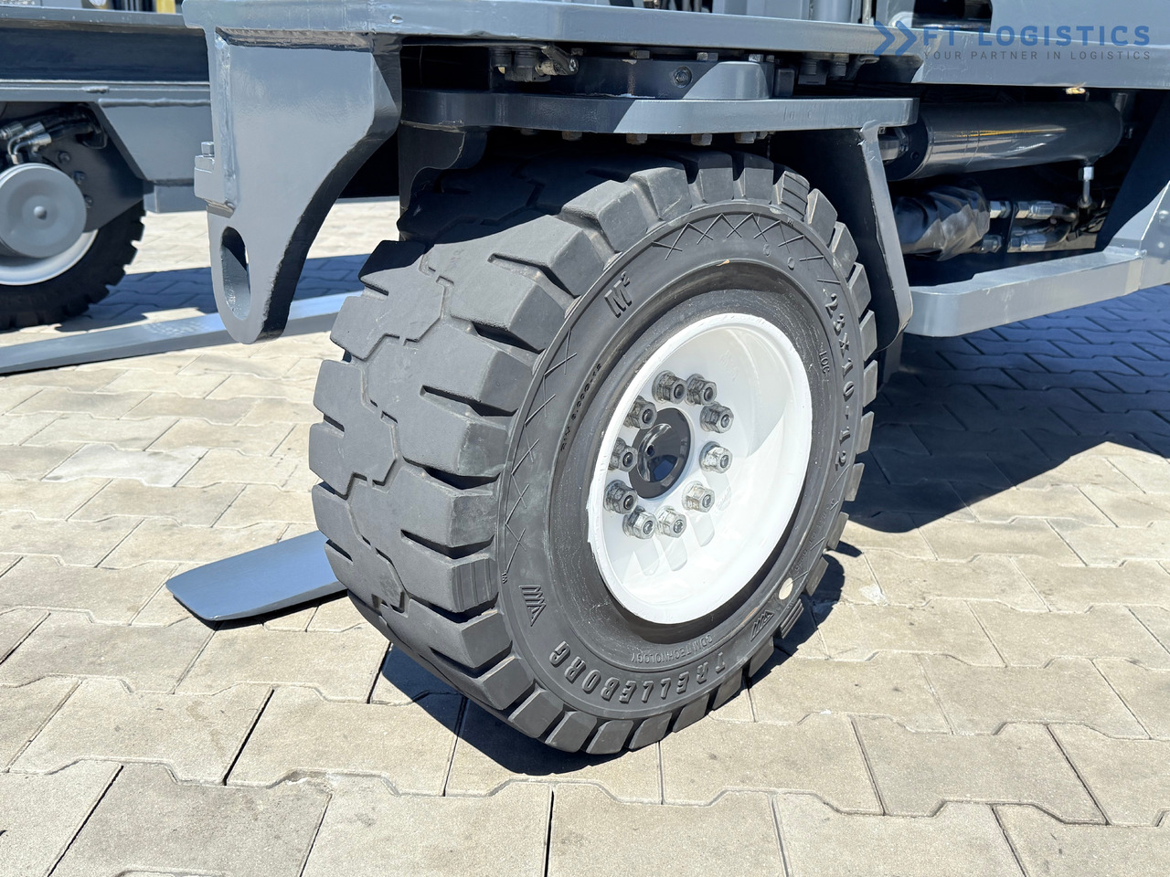 COMBILIFT C5000XL / DIESEL / DUPLEX - 5500MM / FULL CABIN / NEW TYRES / HEATING - Chariot multidirectionnel: photos 3 COMBILIFT C5000XL / DIESEL / DUPLEX - 5500MM / FULL CABIN / NEW TYRES / HEATING - Chariot multidirectionnel: photos 3