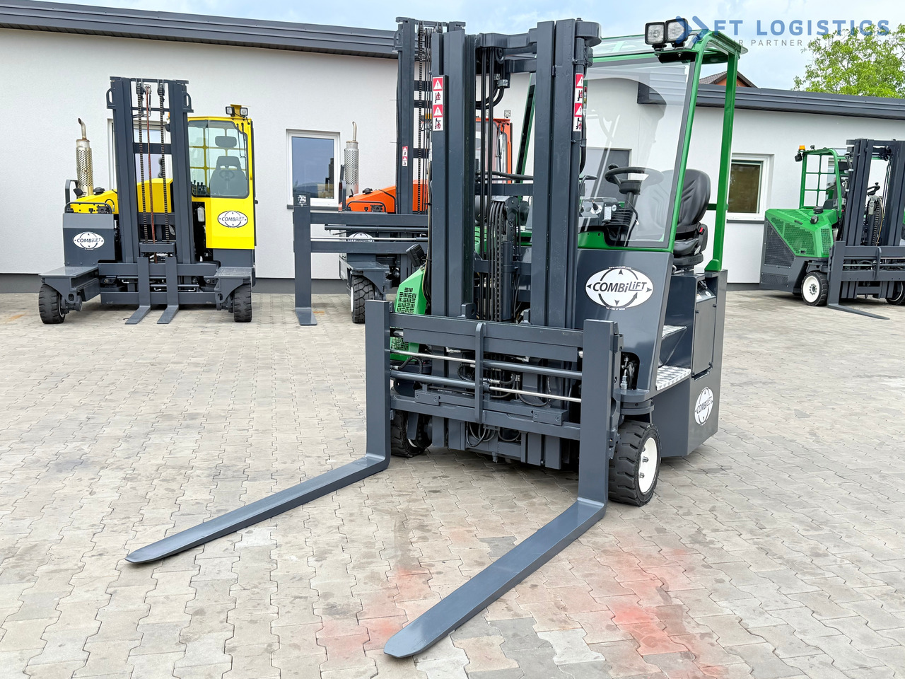 COMBILIFT CB3000 / DIESEL / TRIPLEX 4900MM / FREE LIFT / SIDESHIFT / FORK POSITIONER / 1500MM FORKS / LIKE NEW - Chariot multidirectionnel: photos 4 COMBILIFT CB3000 / DIESEL / TRIPLEX 4900MM / FREE LIFT / SIDESHIFT / FORK POSITIONER / 1500MM FORKS / LIKE NEW - Chariot multidirectionnel: photos 4